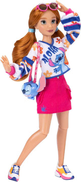 Disney ILY 4EVER Stitch modedockor med rött hår, 29 cm långa, med 13 artikulationspunkter, två kompletta mix-and-match outfits och en gnistrande Musse ring för dig!