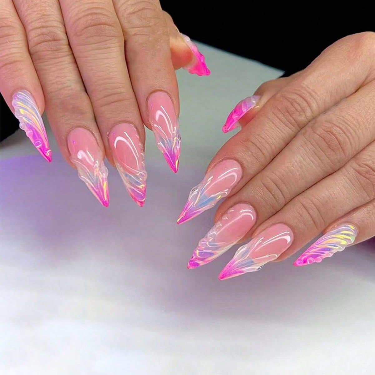 Mouyouglow Långa naglar Stiletto Milky White Gradient Rosa Glitter Coola falska naglar med lim Rosa Ombre Glitter konstgjorda naglar