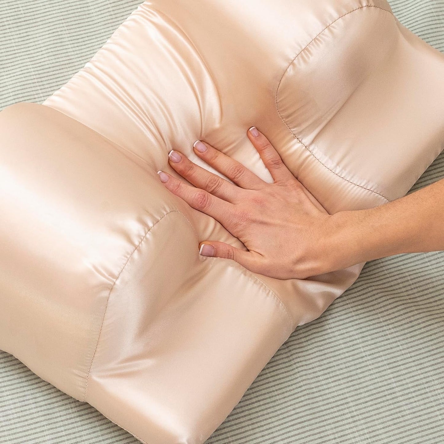 InnovaGoods anti-rynk nackkudde med Youthlow satin överdrag, flerfärgad