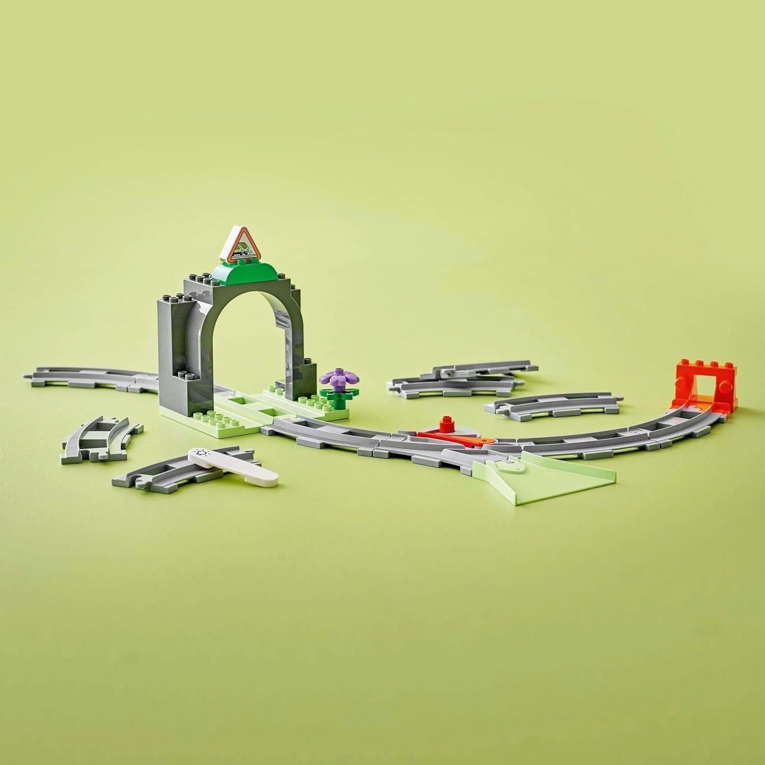 LEGO DUPLO Town Railway Tunnel och spår - Expansionsset, present till småbarn, uppmuntrar fingerfärdighet, lekset för 2 år gamla fordonsfans, kreativ lärandeleksak 10425 Byggset Besuche den LEGO-Store