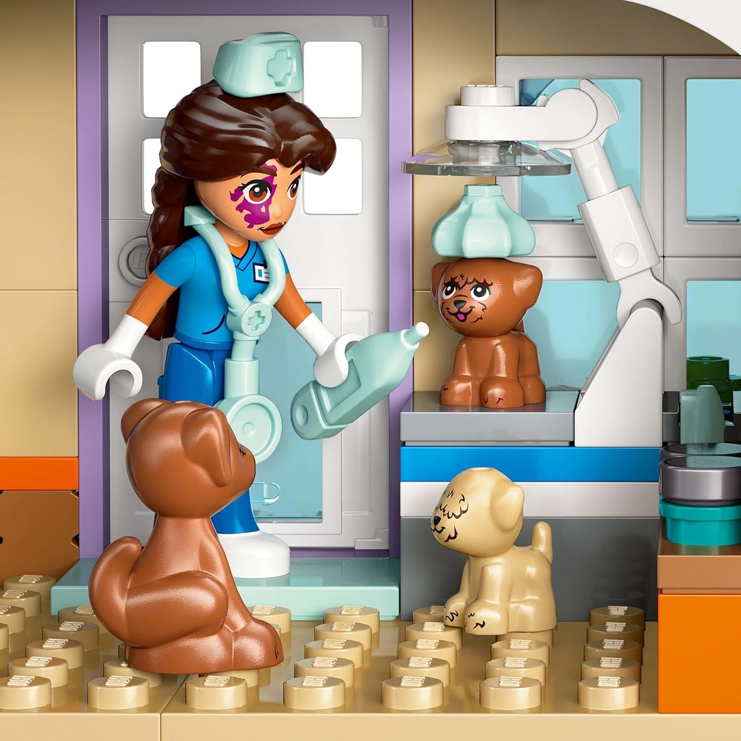 LEGO Friends veterinärskåp för hästar och husdjur, bygg- och lekset för fantasifulla rollspel med 3 minifigurer och 5 djurfigurer, presentidé för tjejer 7 år 42651 Byggset Besuche den LEGO-Store