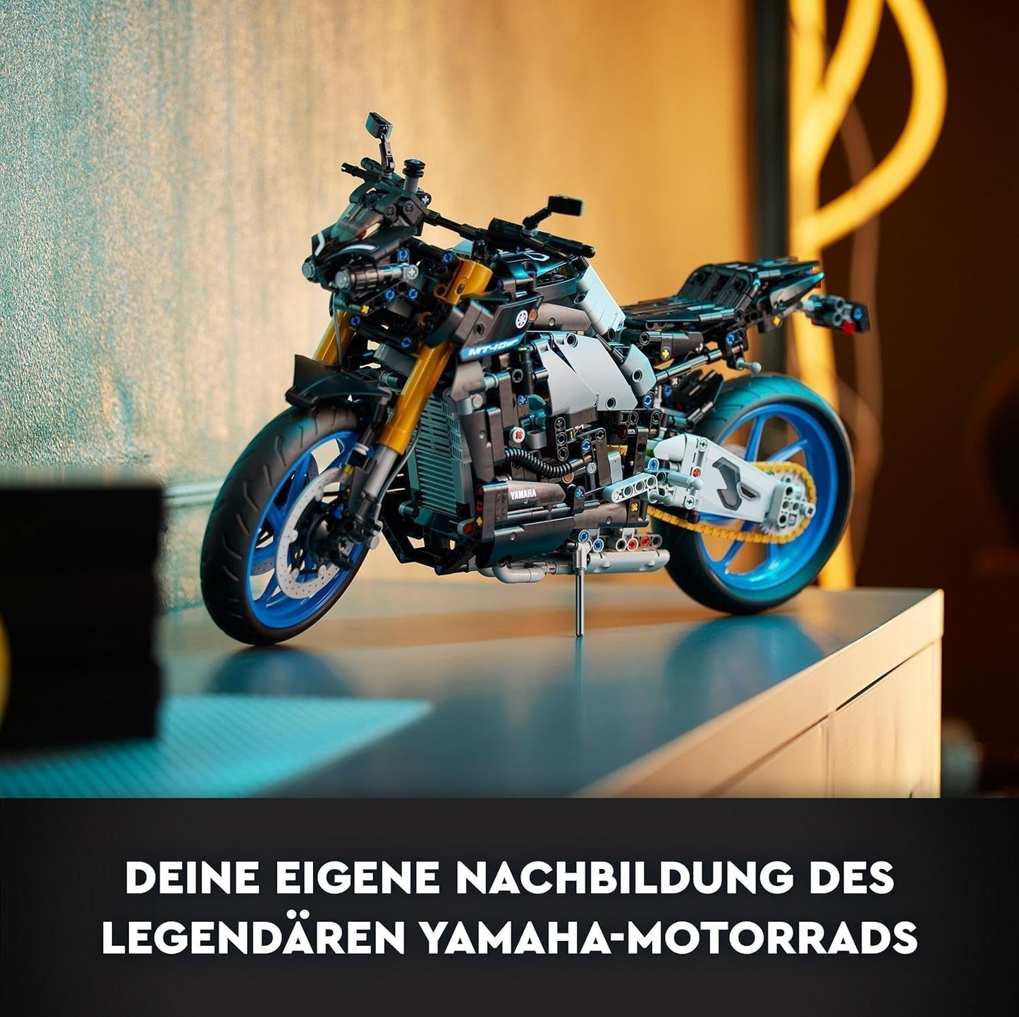 LEGO 42159 Technic Yamaha MT-10 SP Motorcykelmodellsats för vuxna, Autentisk 4-cylindrig motorfordonsmodell, Funktionell styrning och Ar-app, Present för män och kvinnor Byggsatser Besuche den LEGO-Store