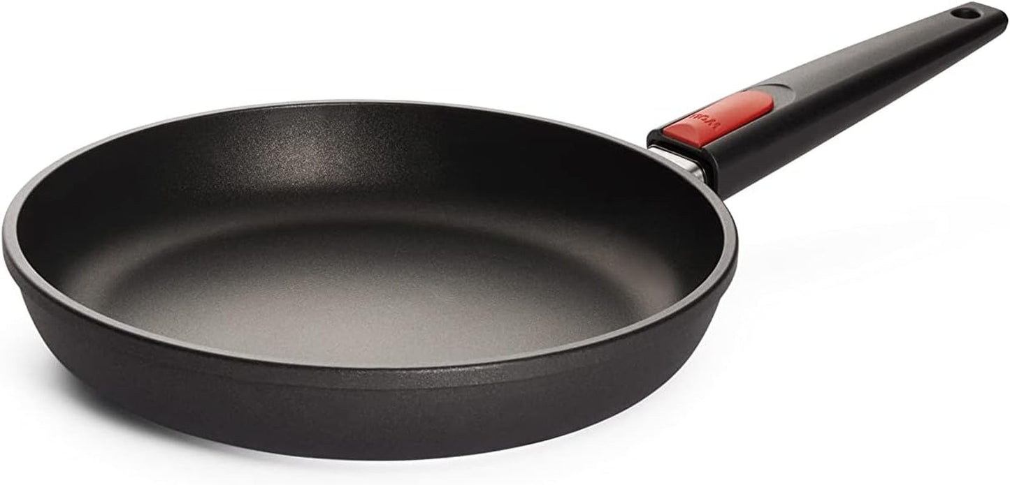 Woll Nowo Titanium platt panna - Induktion, 5 cm höjd, avtagbart handtag - för alla typer av hällar, gjuten aluminium, non-stick beläggning Grytor och kastruller Naty Shop 26 Cm