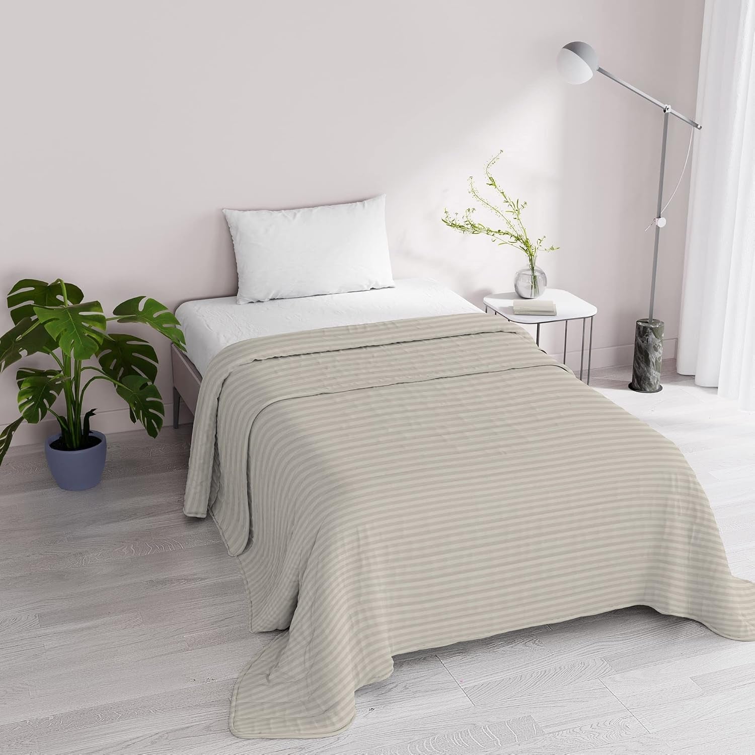 Sommartäcke Satin Stripes, polyester, kräm, 260X250 Cm Täcken och täcken Naty Shop Turturduva 170X250 Cm