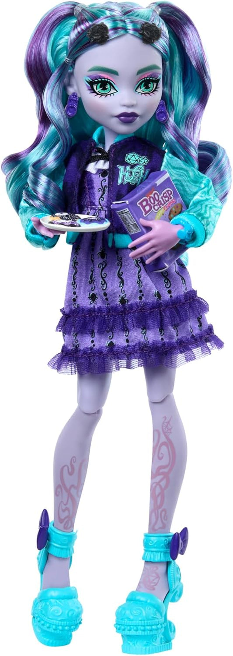 Monster High Fearbook Twyla tillbehörsset med dock- och filmklubbtema, collegejacka, examensalbum, brädspel och kakor, HXW31