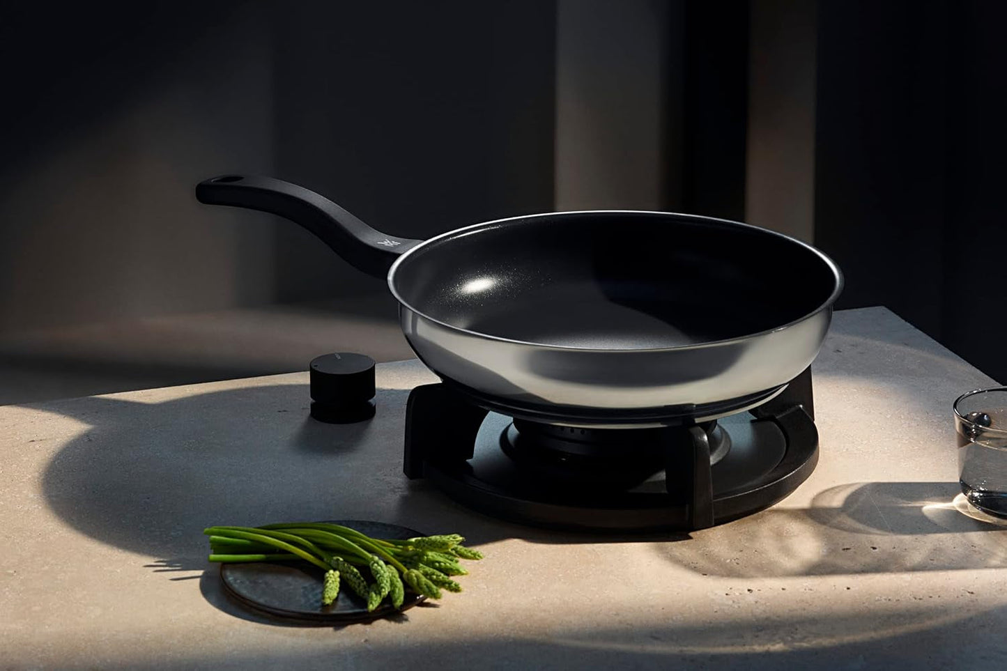 WMF Devil pan 20 cm, induktionspanna, Cromargan rostfritt stål, plasthandtag Grytor och kastruller Naty Shop