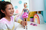 Barbie Fashionistas docka nr. 213 Blond i randig topp Rosa kjol och solglasögon 65-årsdagen Samlarobjekt Modedocka HRH11 Naty Shop Dolls