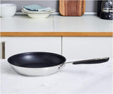 Pannan i rostfritt stål med non-stick beläggning - lämplig för induktion, med bekvämt handtag - 28 Cm grytor och stekpannor Naty Shop