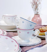 Mäser Lova Series 18-delade porslinskaffeservering - 6 desserttallrikar (19,5 cm), 6 koppar (19 cl) och 6 fat (15,5 cm), blå