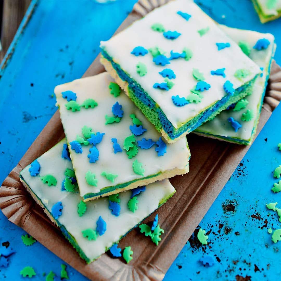 RUF Dinolino Cake, Trefärgad arktårta med citronsmak, 850 gram Sprinkles Naty Shop