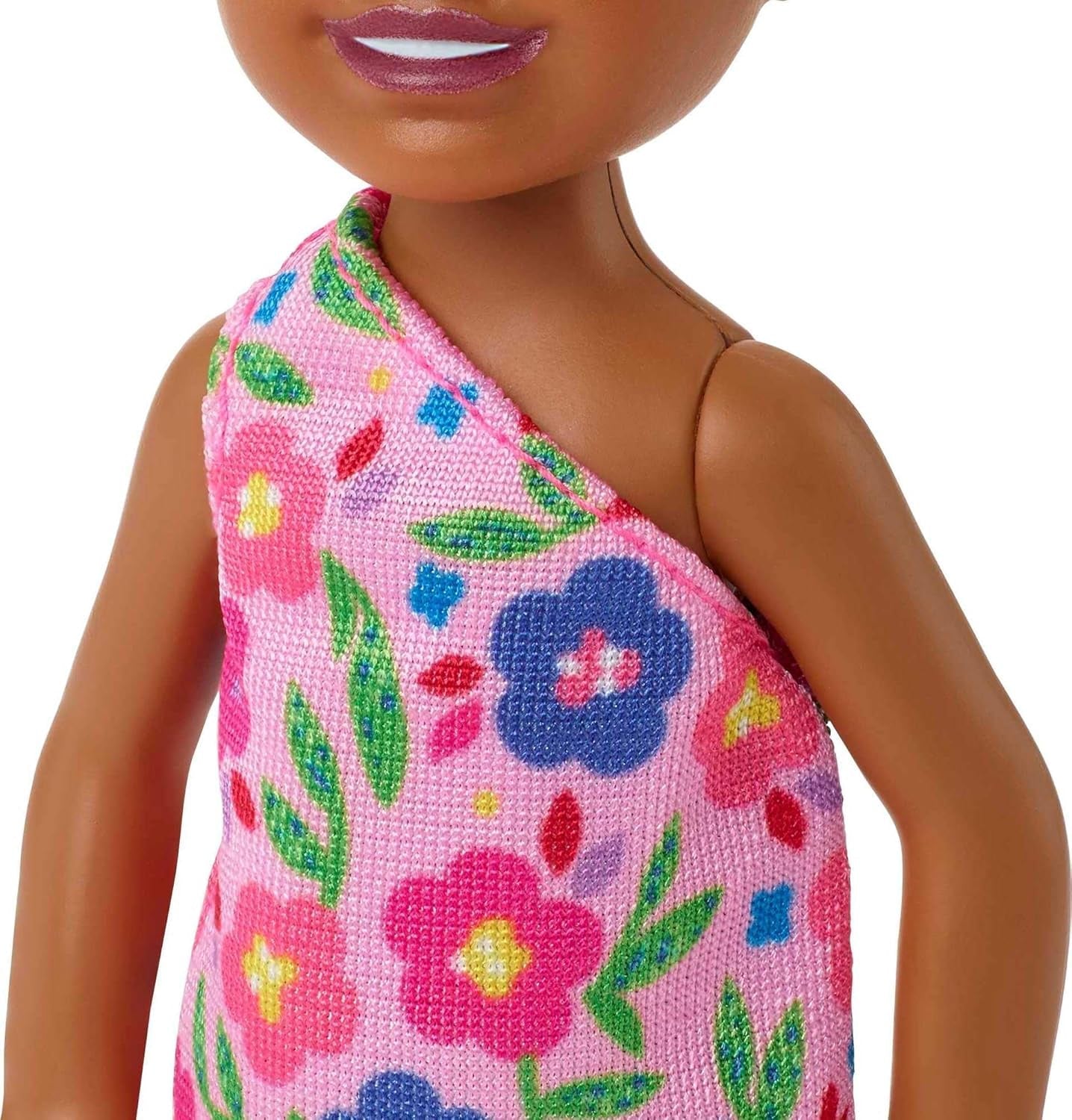 Barbie Chelsea Club – HGT07 – 15 cm ledad blandad ras Girl Pink Flower Doll