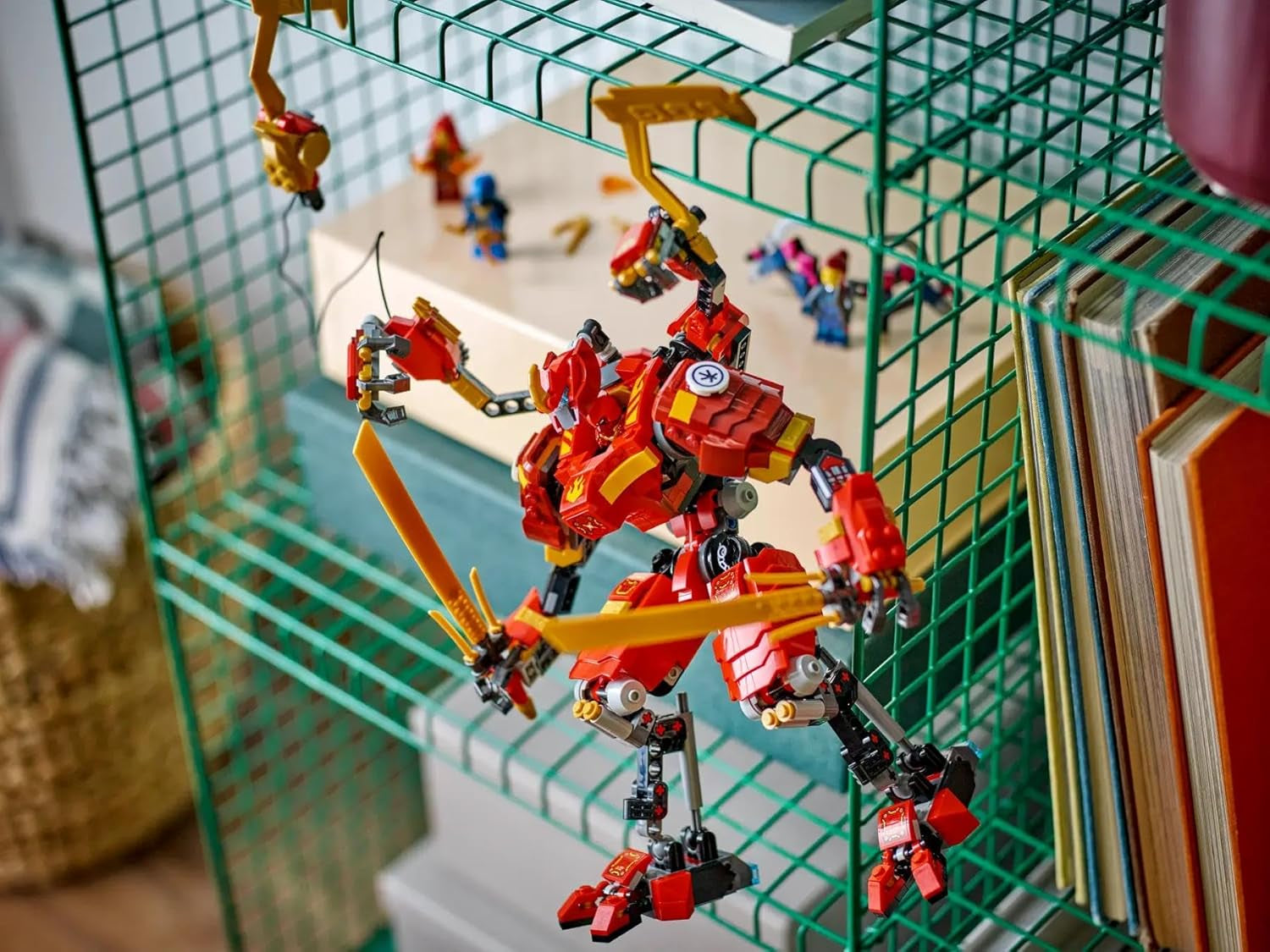 LEGO NINJAGO Kai's Ninja Climbing Mech Set, Ninja Toy med byggbar actionfigur och 4 minifigurer, Kids Adventure Set, födelsedagspresent för 9-åriga pojkar och flickor 71812 Byggset Beuche den LEGO-Store
