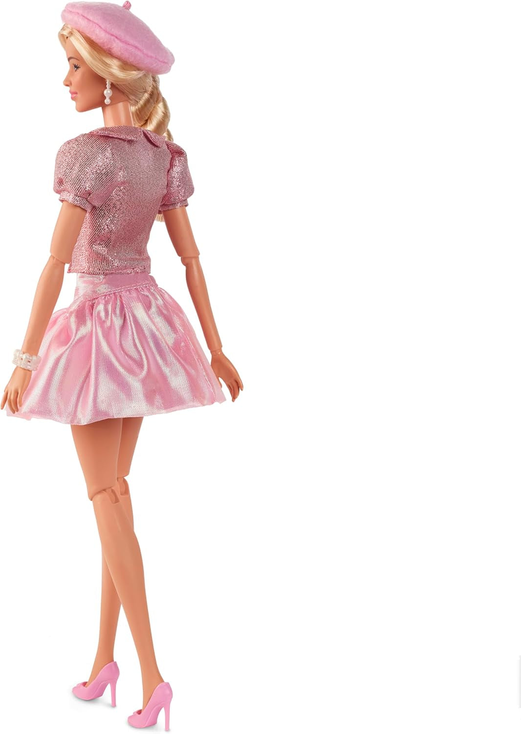 Barbie Filmen baserad på filmen Margot Robbie som Barbie samlarfigur i rosa blus och tyllkjol med stiliserad frisyr och matchande smycken JBJ53