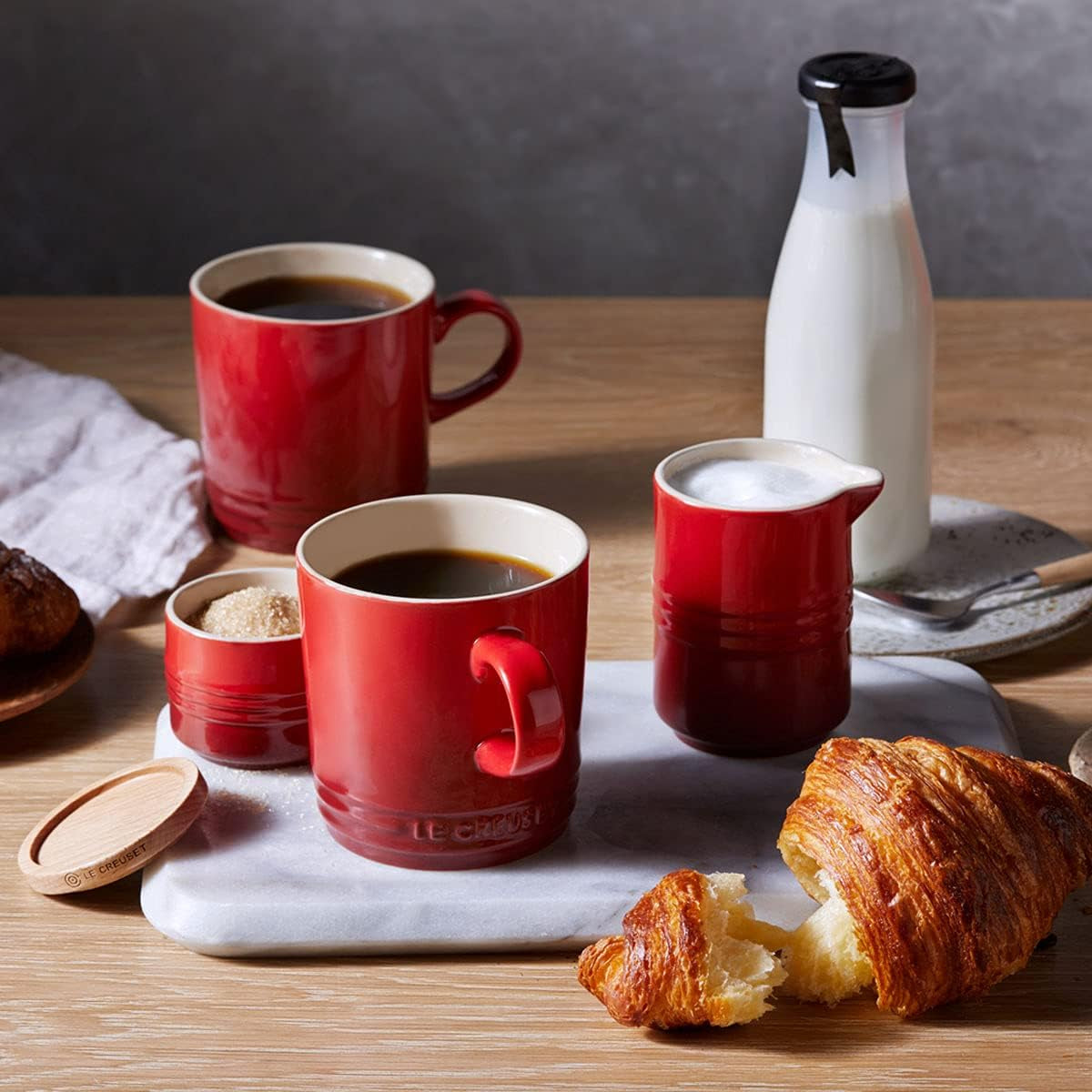Le Creuset mjölkmugg i stengods, 150 ml, körsbärsröd, 91051700060099