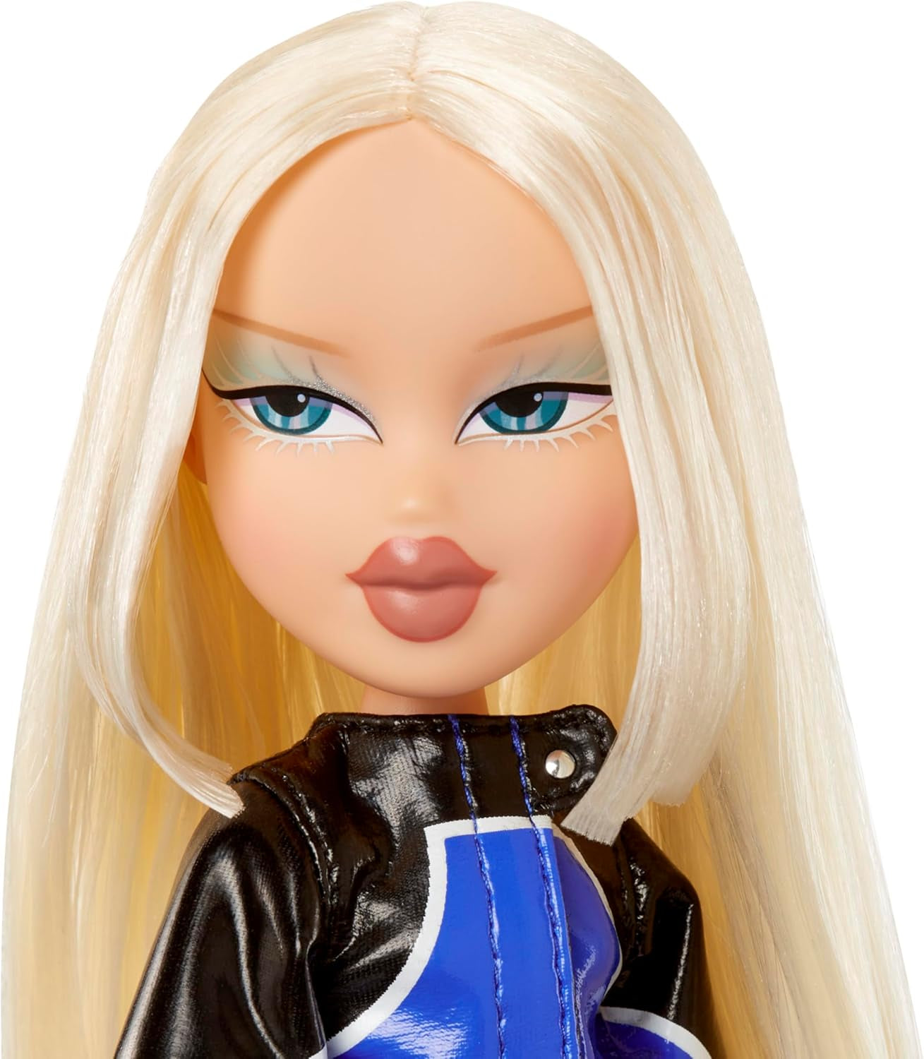 Bratz Scorchin' Cloe - Innehåller 1 modedocka med outfit och tillbehör, motorsportinspirerade dockor, söt leksak för flickor