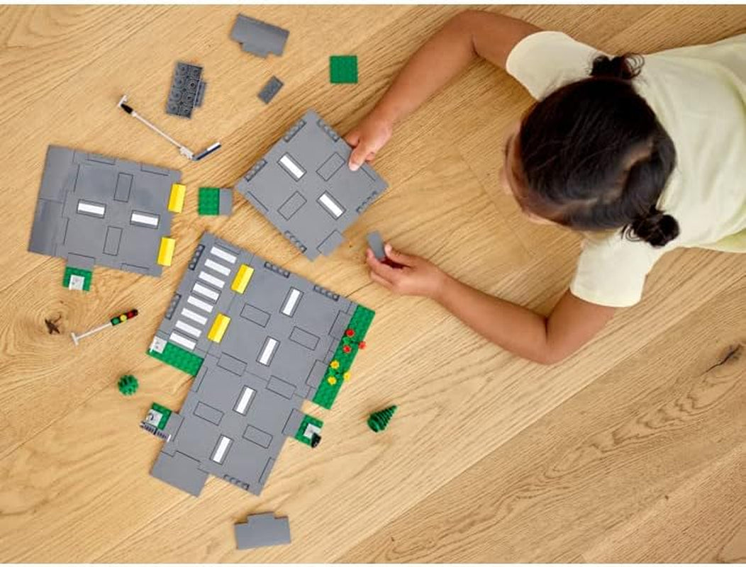 LEGO City Road Korsning med trafikljus Byggset med Glow-in-the-Dark-klossar 60304 Byggset Besuche den LEGO-Store