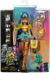 Monster High Cleo De Nile docka i guldblus och lagerkjol, inkluderar Hissette cobra och tillbehör som en skolväska, ett mellanmål och en rulle toalettpapper, HXH74