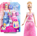 Mattel Disney Princess Toys Cinderella modedocka med 2 outfits, 9 accessoarer, 2 toppar med clips och 2 kjolar. 2 i 1 berättelser inspirerade av Disney-filmen, JCR95