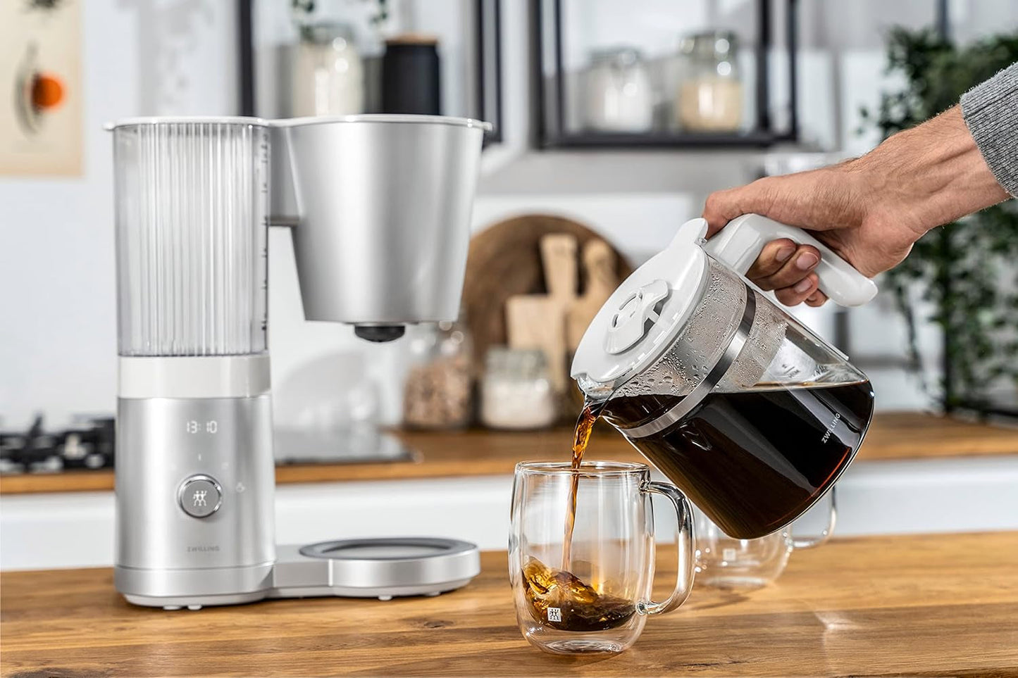 ZWILLING ENFINIGY Filter Espressomaskin med 1,5 liters glaskaraff, espressomaskin med rostfri stålpanna, blomningsfunktion och smart avkalkning, plast, silver