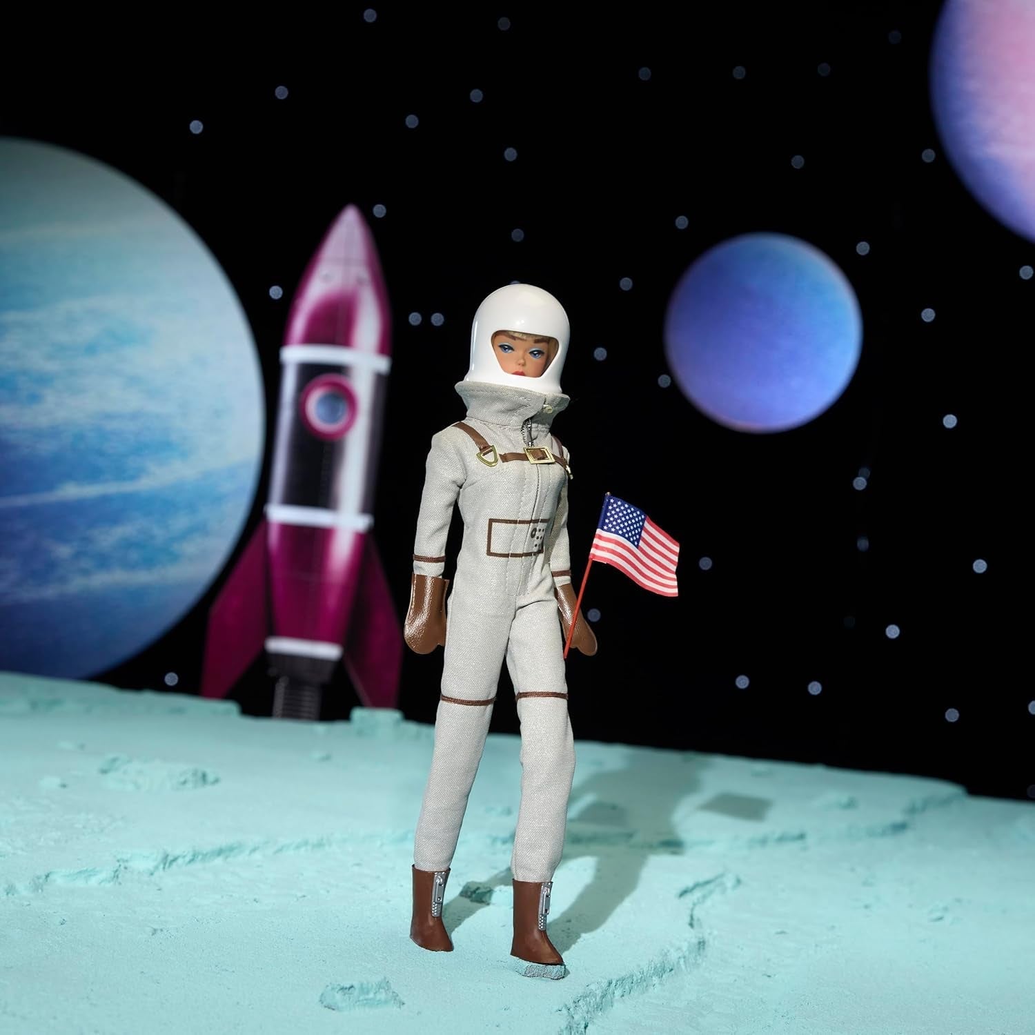 Mattel Barbie Miss Astronaut samlardocka med silverdräkt, rymdstövlar och hjälmtillbehör, vintagereproduktion av 1965 original, JBJ48 Naty Shop Dolls