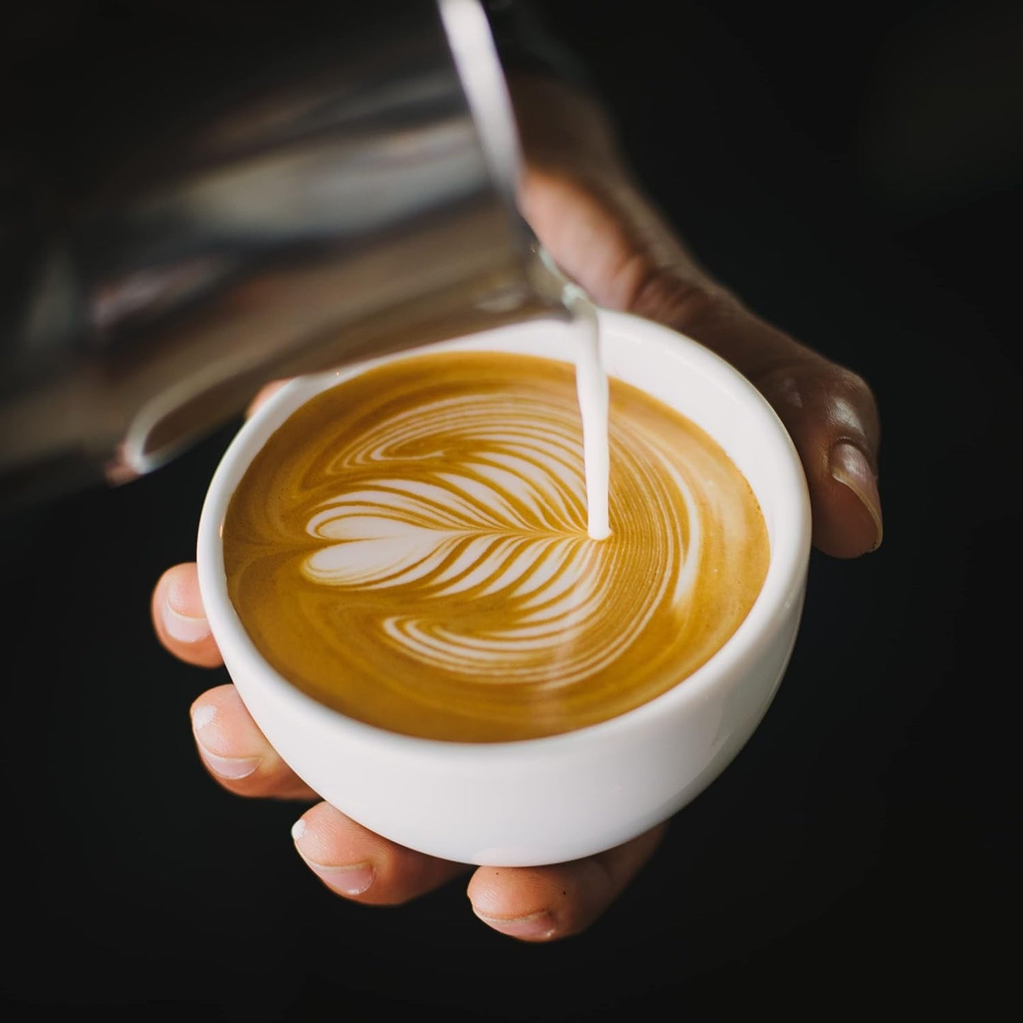 Caffe Crema E Aroma Kaffeebohnen 2kg (4x500g), Barista Kaffee schokoladig und säurearm, Espressobohnen kräftig, Bohnenkaffee mit Arabica und Robusta, fin Crema, ideal für Milchkaffee