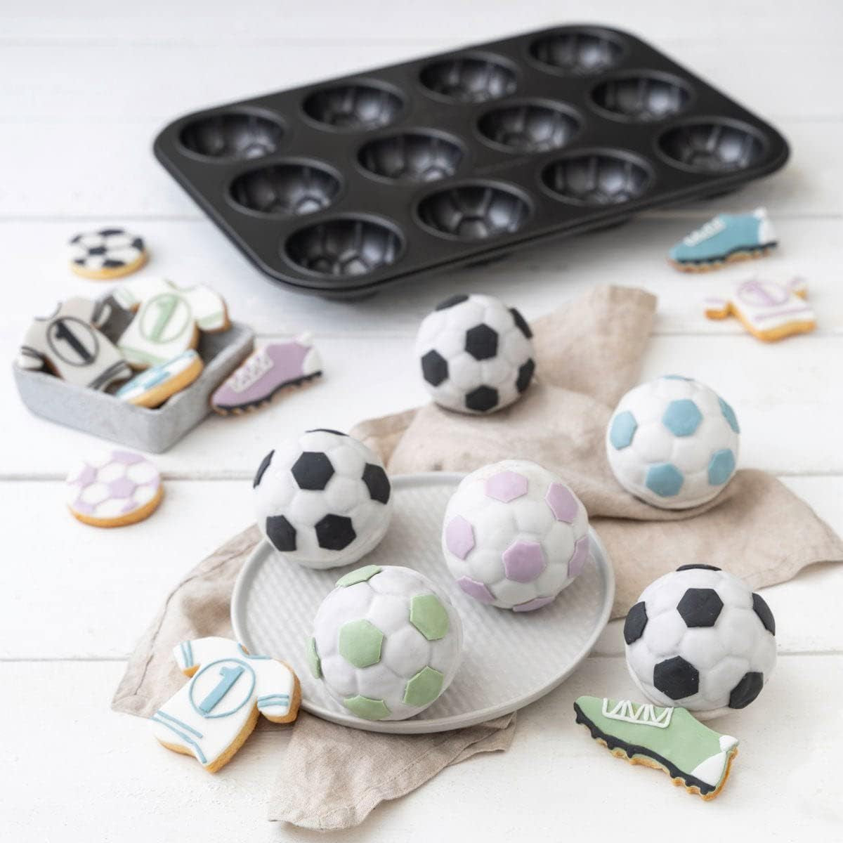 Zenker 12Er Muffinform – Muffinbackblech Für Muffins Und Cupcakes Aus Der Serie Soccer Baking– Hitzebeständiges 12Er Muffinblech Mit Antihaftbeschichtung, Schwarz Formar och brickor för bakning Naty Shop