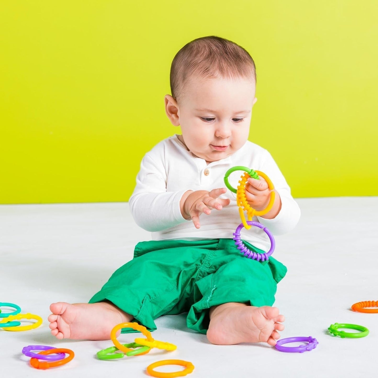 Ljusa startar, Oball, Kedjekopplingslänkar för barnvagnar, Massor av länkar, Vikbar, Lätt att fästa, Lätt att rengöra, Perfekt för resor Bebe Toys Naty Shop