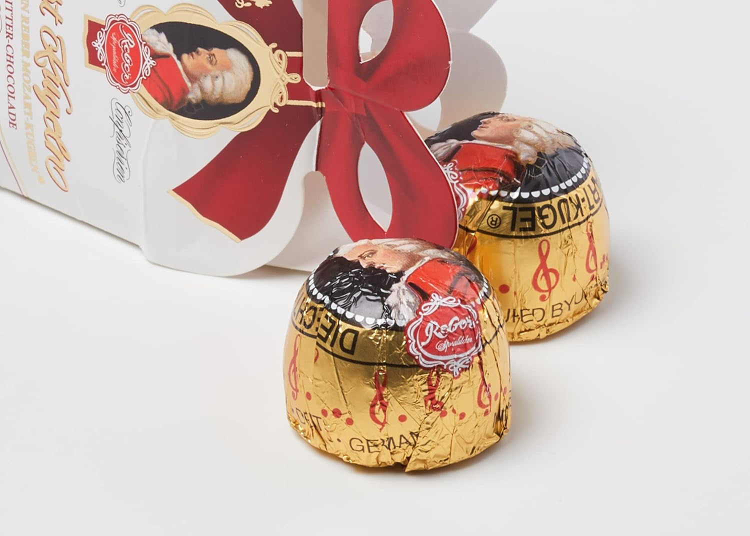Rebel, Duet Mozart Kugeln, förpackning om 2, mörk choklad Mozartbollar fyllda med pistage och marsipan, mandel och hasselnötsnougat, 40g (2 Mozartkulor)