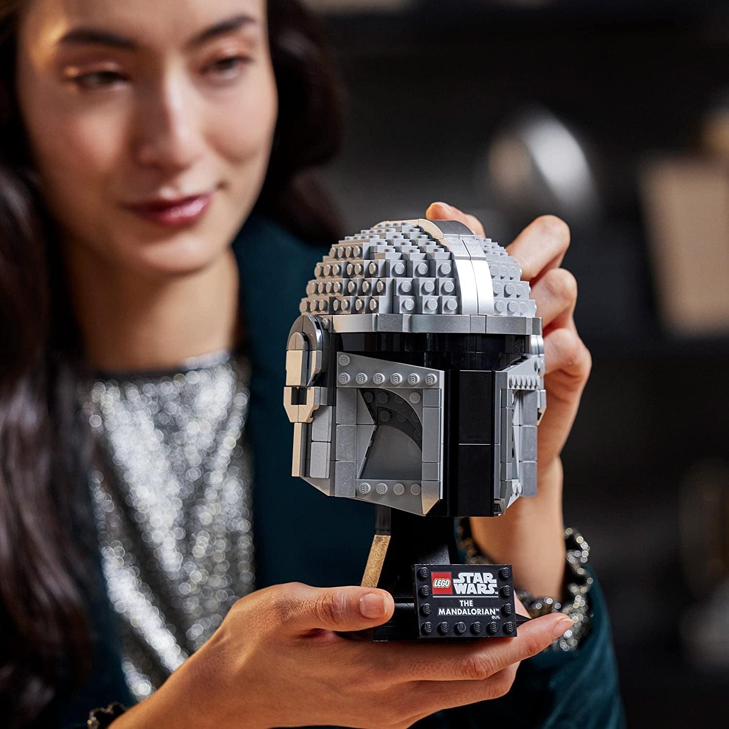 LEGO Star Wars Mandalorian hjälmmodell, rumsdekorationskollektion och en underbar present för vuxna, kit, män, kvinnor, mamma, pappa, samlingspresentidé 75328 Byggset Besuche den LEGO-Store