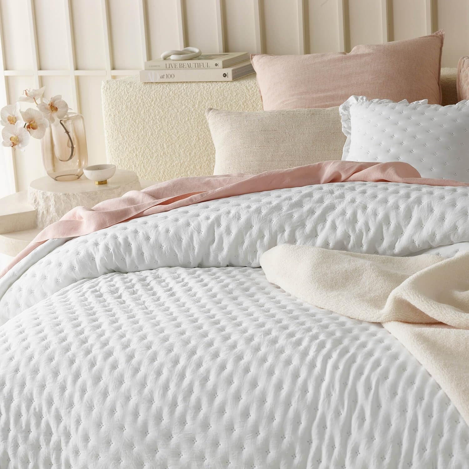 Molly Elegant överkast i vitt 220 X 240 Cm Mångsidigt överkast som överkast eller soffkasta Överkast till säng och soffa Filtstil Perfekt som överkast Sängar och filtar Besuche den ROOM99-Store