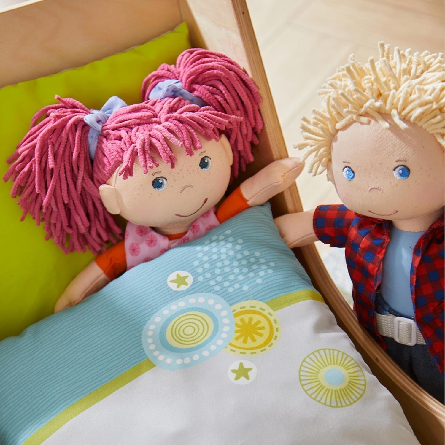 HABA Lilli-Lou docka - Mjuk tygdocka från 18 månader - 30 cm med kläder och hår - Perfekt lekkamrat för små barn - 1302842001