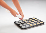 Zenker 6541 Black Metallic 24Er Mini-Muffinform – Antihaftbeschichte Für Perfekte Mini-Muffins, Ø 4,5 Cm, ​​tillverkad i Tyskland Formar och bakplåtar Naty Shop