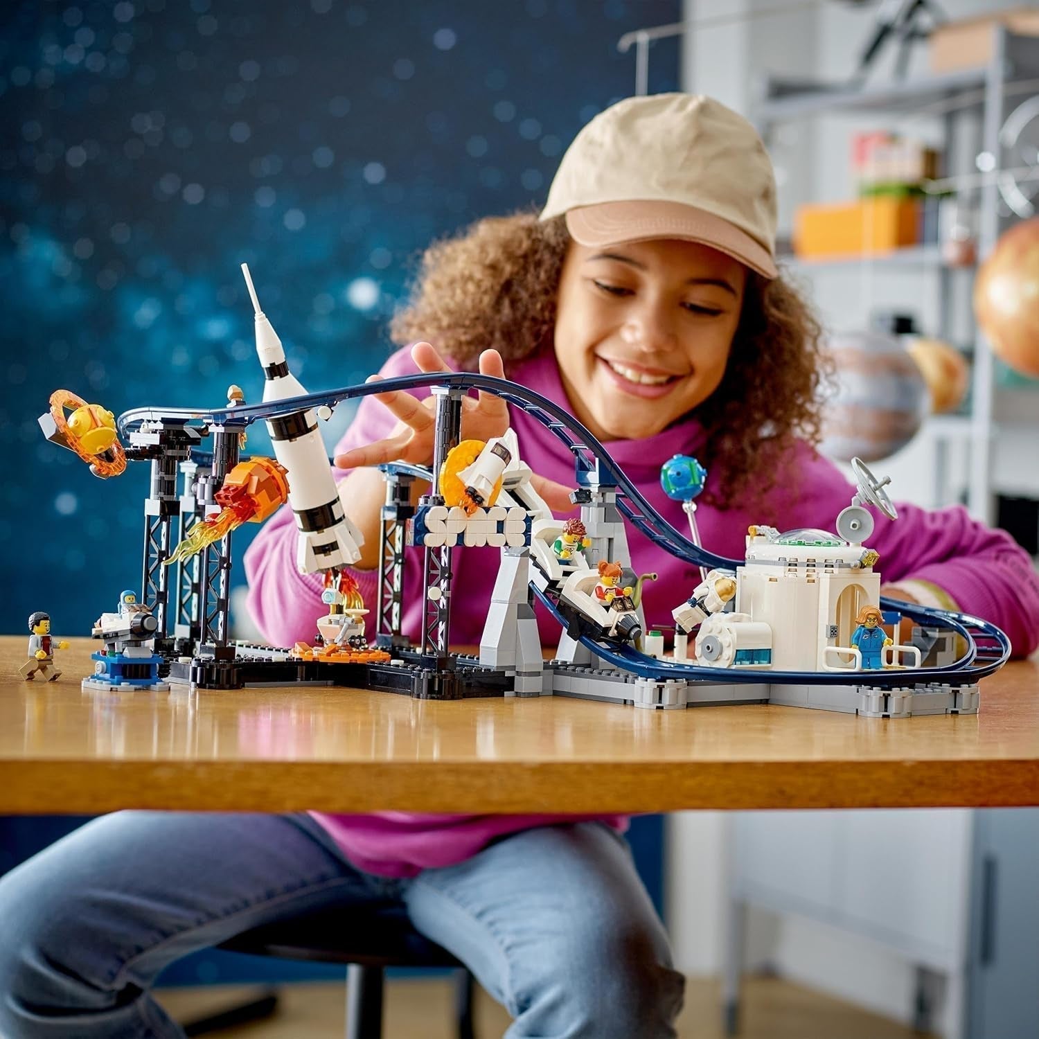 LEGO 31142 Creator 3-i-1 Space Rollercoaster Toy Kit för barn med vagnar, konverteras till ett frittfallstorn eller karusell med raketer och glödande klossar Byggset Besuche den LEGO-Store