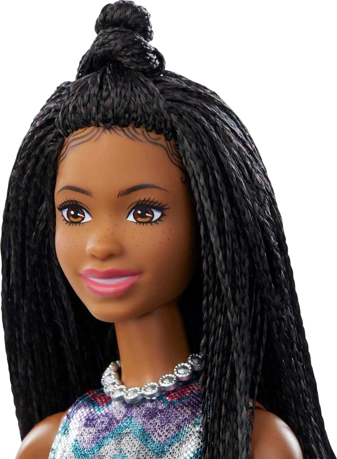 Barbie GYJ22 - Bühne frei für große Träume Brooklyn Puppe (ca 30 cm, brunt hår) med Melodien aus dem Film, Lichtern, Mikrofon och tillbehör, Geschenk für Kinder ab 3 Jahren
