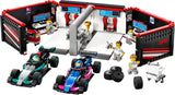 LEGO City F1 Garage med Mercedes-Amg och alpina racerbilar - Formel 1 racerbil med 2 förare och 4 mekaniska minifigurer - Present för pojkar och flickor 7+ och fans 60444 Besuche den LEGO-Store byggset