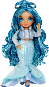 Rainbow High Winter Wonderland - Skyler (blå) - 28 cm Hidden Magic Water Accumulating Snow Fashion Docka med Snowman Set, lämplig för 4-12 år gamla barn och samlare Naty Shop Dolls