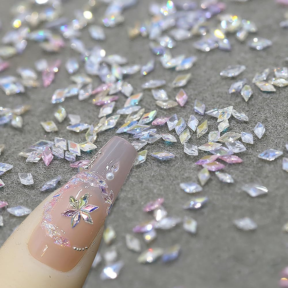 50st Liten Zirconia Rhombus Glitter Nagelstenar Nyckelringar Blandade Färger Glittrande Strass Nagelberlocker Mini Rhombus Nagelkristaller Diamantnaglar Strass Nagelberlocker Nageltillbehör Nagelkonst