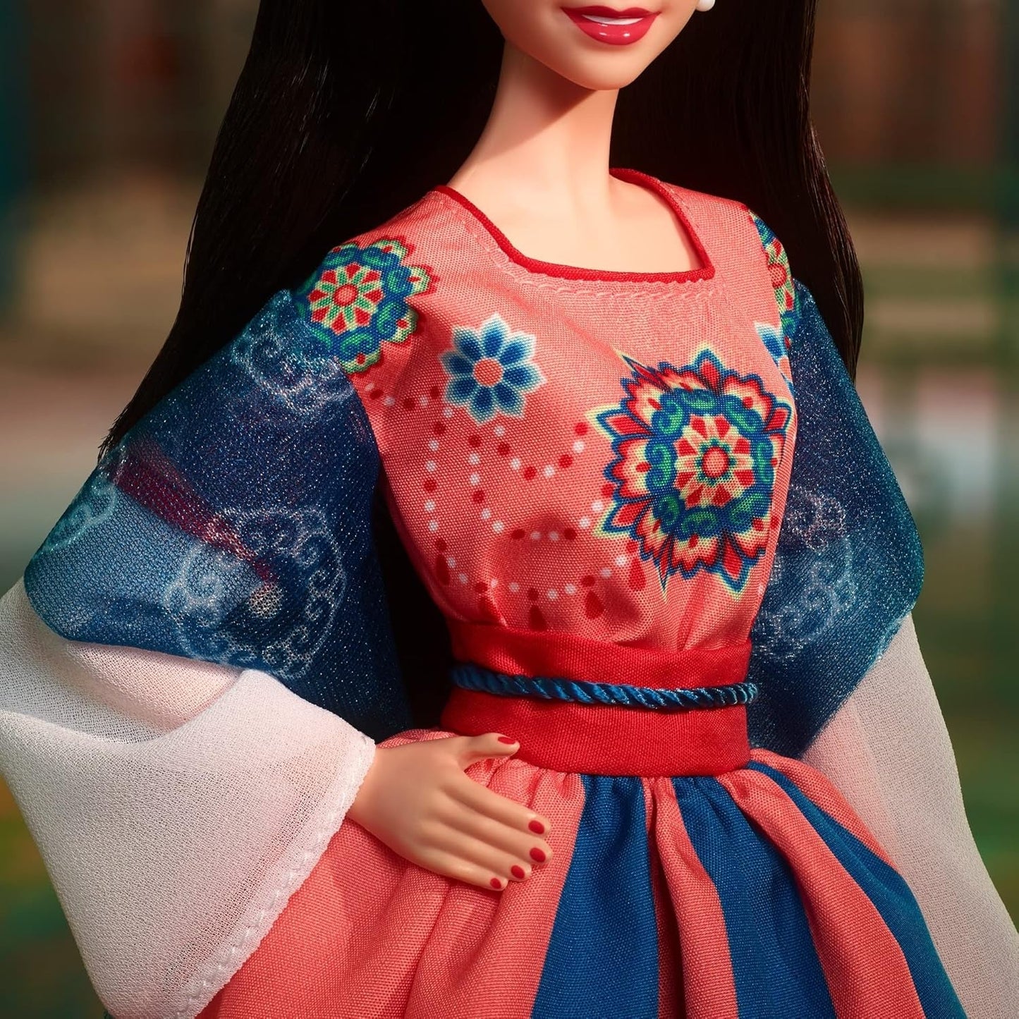 BARBIE Lunar New Year Puppe - Sammelfigur mit traditionaler Hanfu-Robe und chinesischen Drucken, inspirerad av Dunhuang-Höhlenmalereien, inklusive Puppenständer und Echtheitszertifikat, HJX35