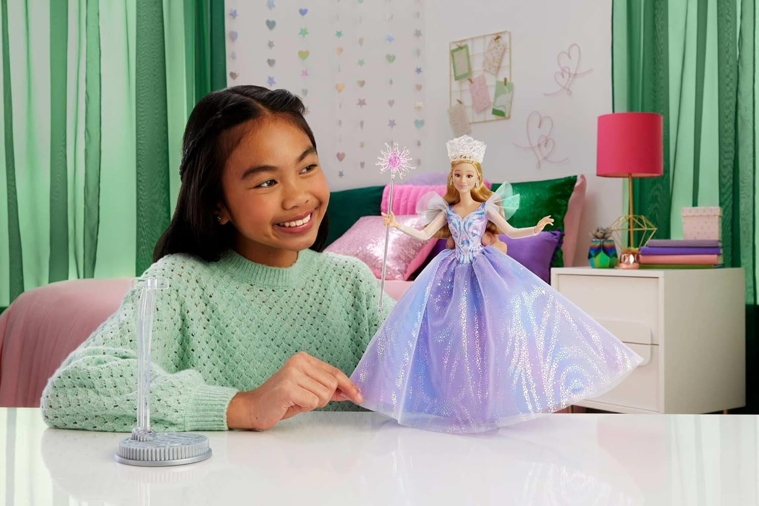 Mattel Wicked: Part 2 av Universal Pictures Glinda Deluxe Doll med avtagbar outfit och 3 tillbehör, inspirerad av filmen, JFM13, [Multicolor]