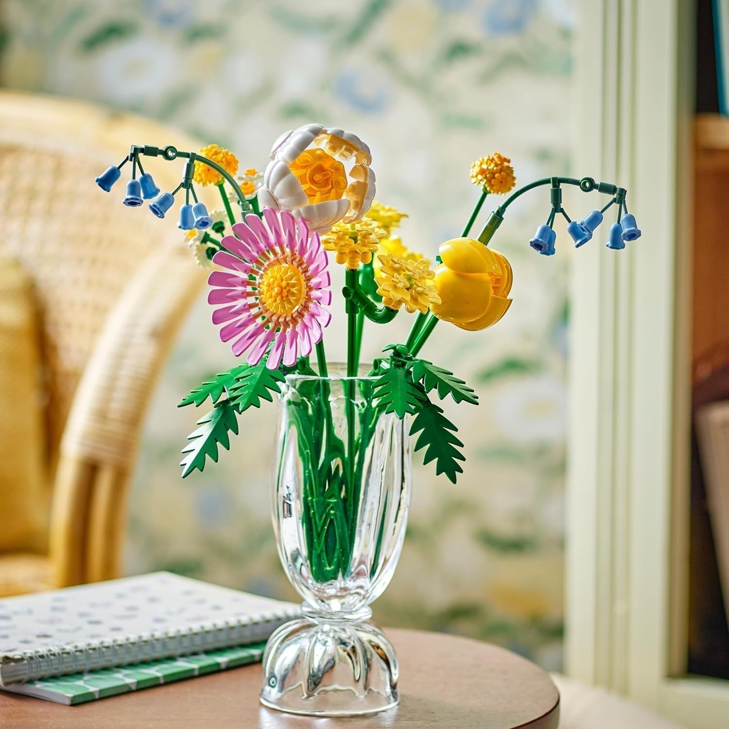 LEGO Botanicals Liten sommarbukett - Byggsats med konstgjorda blommor - Inkl. blåklockor, smörblommor, tulpaner - Presentidé för kvinnor, mammor och män - 10347 Byggset Besuche den LEGO-Store