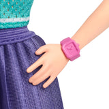 Barbie Fashionistas docka nr. 232 med rött hår, sporttopp i jersey med B-tryck, lila veckad kjol, armbandsur och sneakers, HYT90