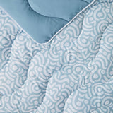 Night Lark Coverless Duvet Super King 6 Tog Vårsommar - Abstrakta vågor. Supermjuk, bekväm och lätt filt. Maskintvättbar och snabbtorkande, allt i ett vändbart örngottset Naty Shop täcken och täcken