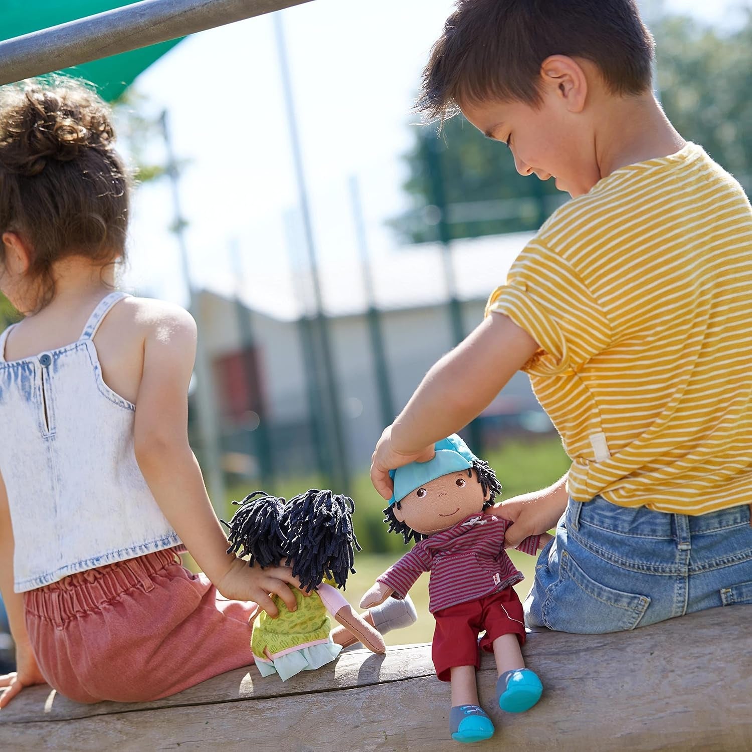 HABA 304576 - Cari Doll, 30 cm, Mjuk och tygdocka för barn från 18 månader, med avtagbara kläder och långt hår