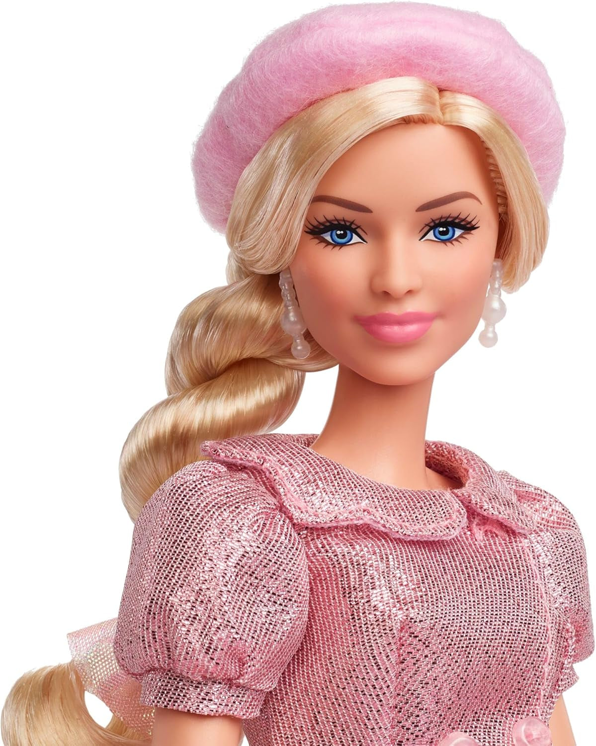 Barbie Filmen baserad på filmen Margot Robbie som Barbie samlarfigur i rosa blus och tyllkjol med stiliserad frisyr och matchande smycken JBJ53