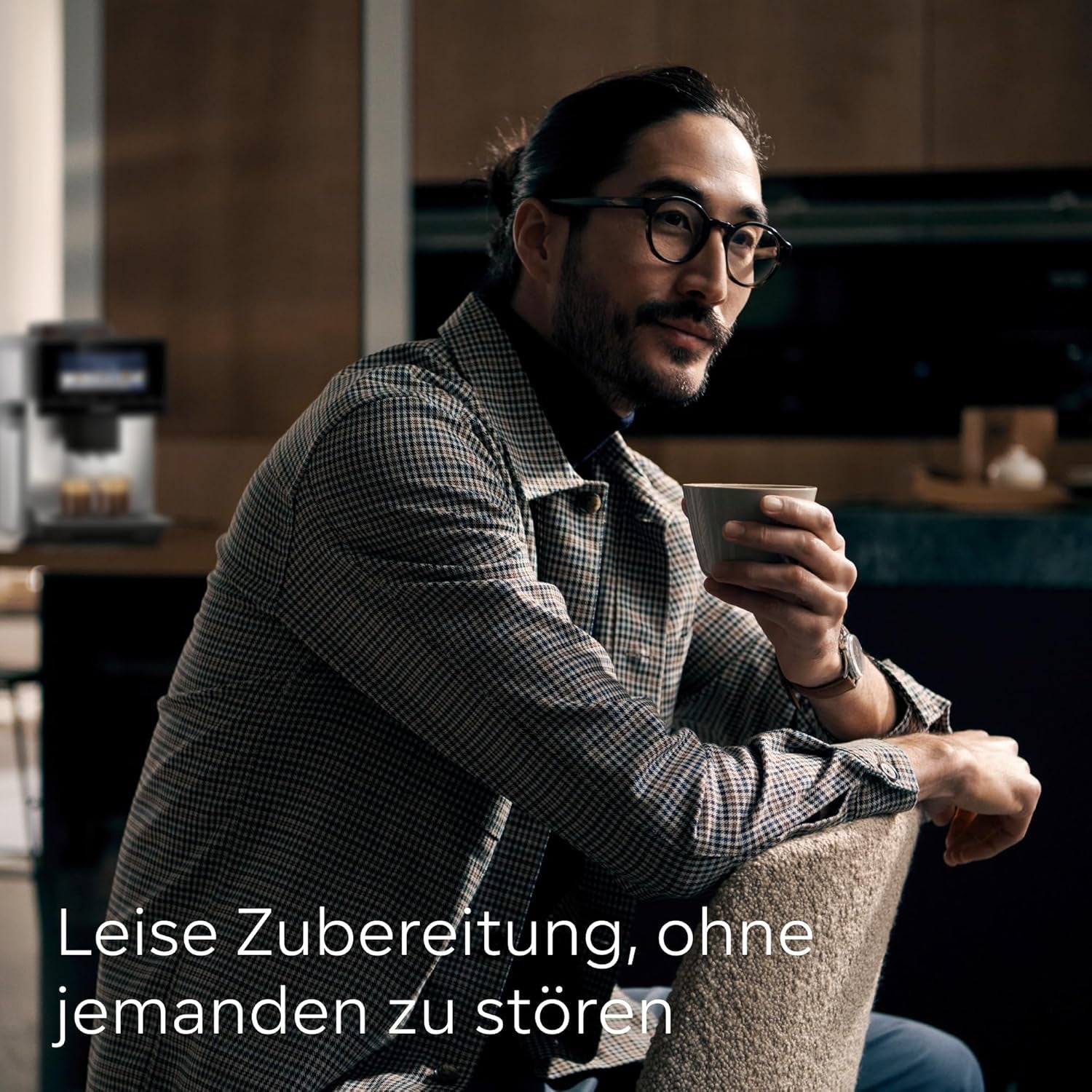 Siemens EQ900 automatisk espressomaskin, stor TFT-färgskärm, 2 bönbehållare, 36 varma och kalla drycker, kallt kaffe, supertyst, tvåkoppsfunktion, appkontroll, rostfritt stål, TQ907D03