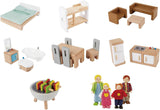 E3405 - Dockhus, Dockhus med tillbehör, trä och E3475 - Dockhustillbehör, familjebil