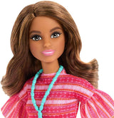 Barbie och Teresa Rezept für Freundschaft Teresa-Modepuppe med unverkennbarem Outfit till An- och Ausziehen, med tillbehör inklusive ett halsband, JCT02