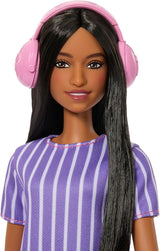 Barbie Fashionistas docka nr. 245, autistisk docka med lila randig klänning och tillbehör som fidget spinner, surfplatta och hörlurar, JJN58