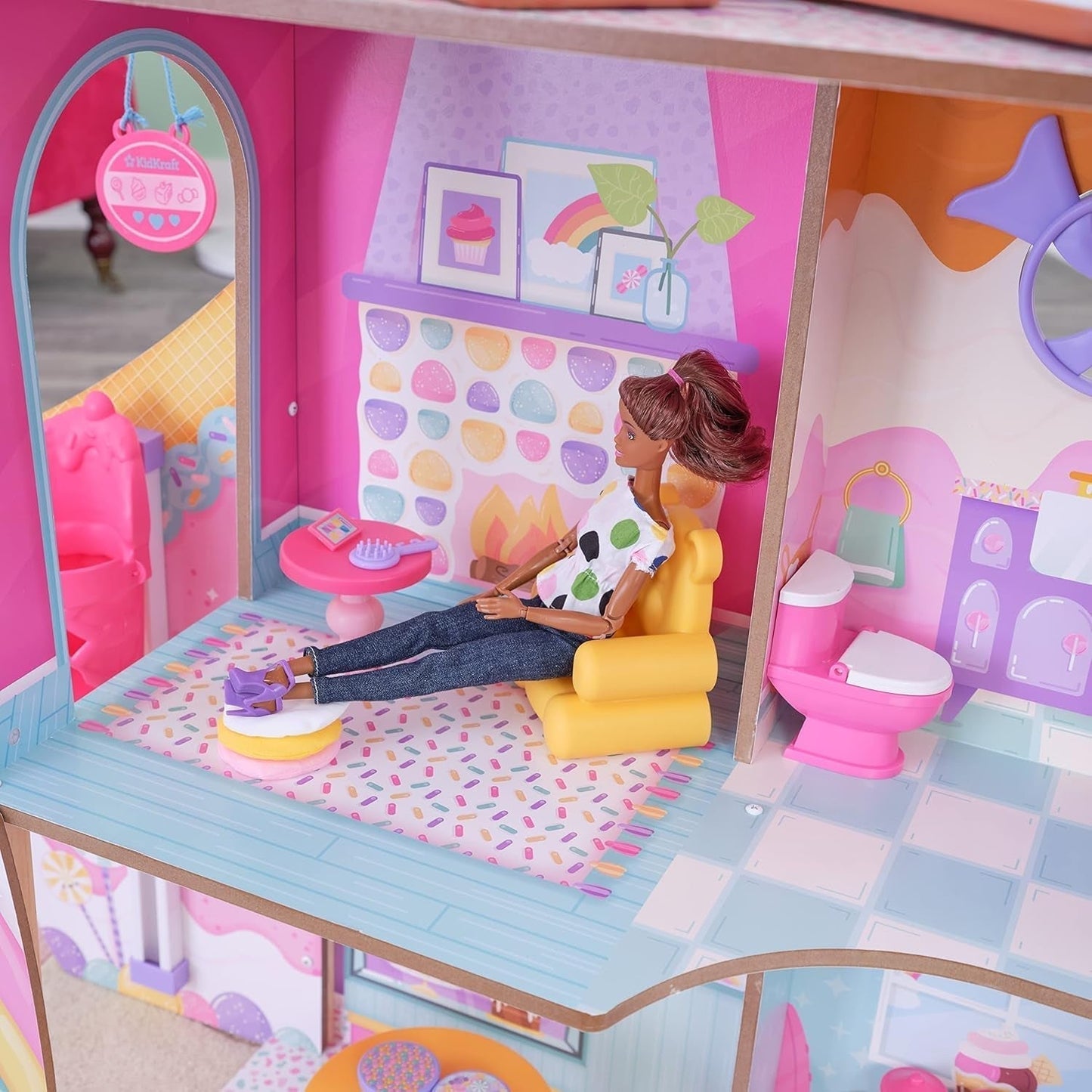 Kidkraft Candy Castle Trädockhus med möbler och tillbehör, Lama Unicorn Figure House, Ice Cream Cake Lift och gummistol för dockor, leksak för 3 år gammal, 20242 Naty Shop Dollhouses