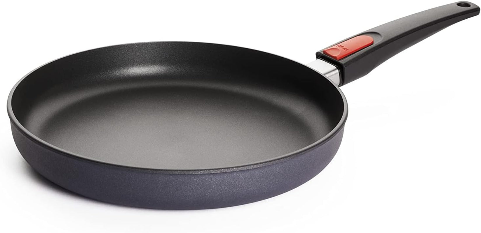 Woll Diamond Lite platt panna - Induktion -, Ø 20 Cm, 5 Cm höjd, Med avtagbart handtag - Lämplig för alla typer av hällar, Gjuten aluminium, Non-stick beläggning Naty Shop Grytor och kastruller Ø 28 Cm